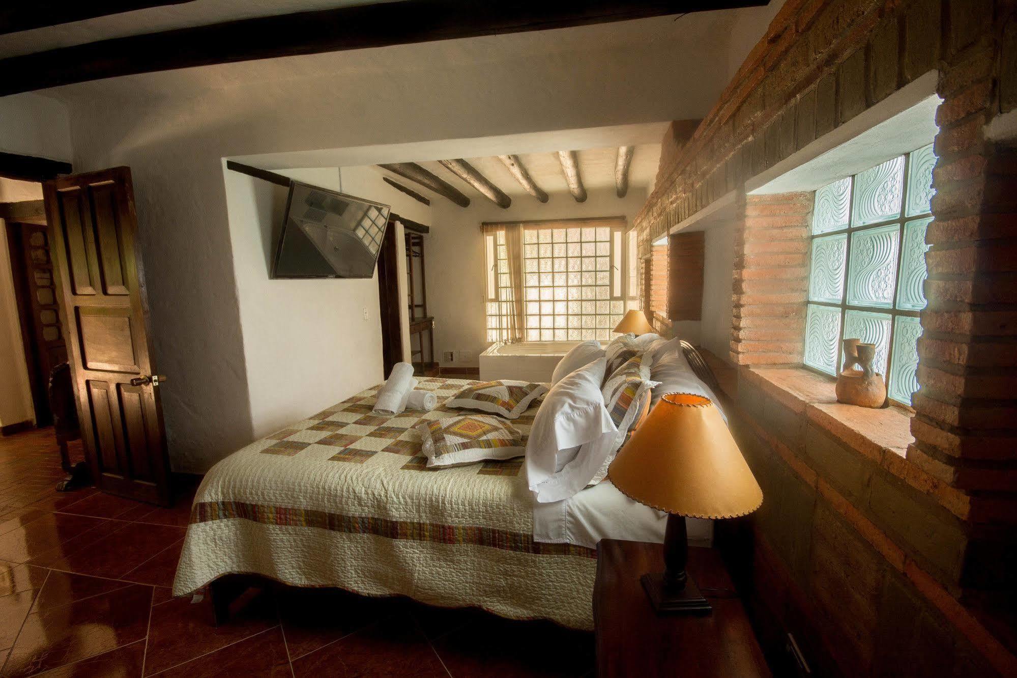 Hotel Los Frayles Вилья-де-Лейва Экстерьер фото