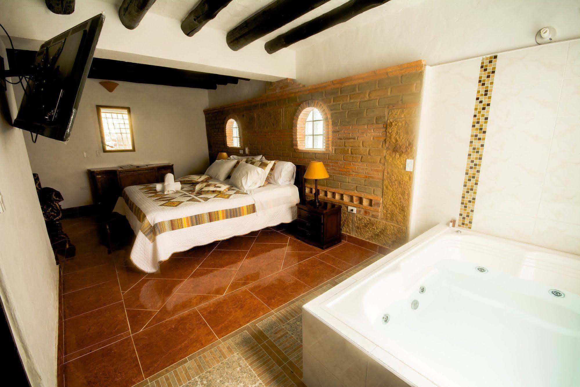 Hotel Los Frayles Вилья-де-Лейва Экстерьер фото